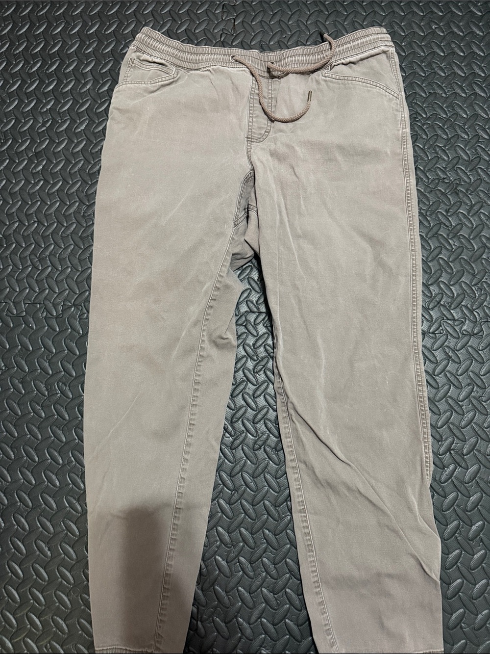 L.L. Bean Men's Drawstring Joggers in Light Taupe